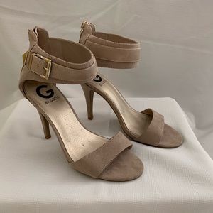 GUESS nude suede heels
